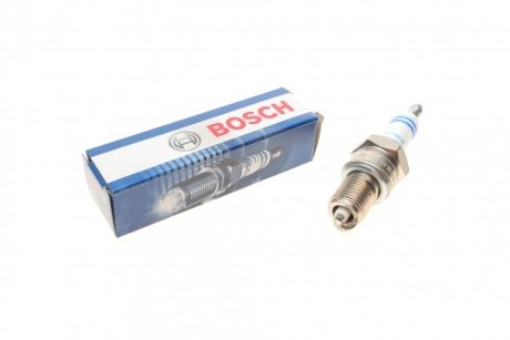 Свеча WR8DCE 0.8 BOSCH 0 242 229 656