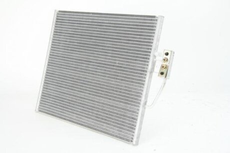 Радіатор кондиціонера THERMOTEC KTT110257