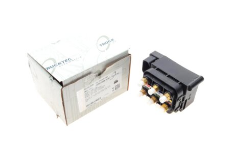 Клапан пневмопідвіски AUTOMOTIVE TRUCKTEC 02.30.408